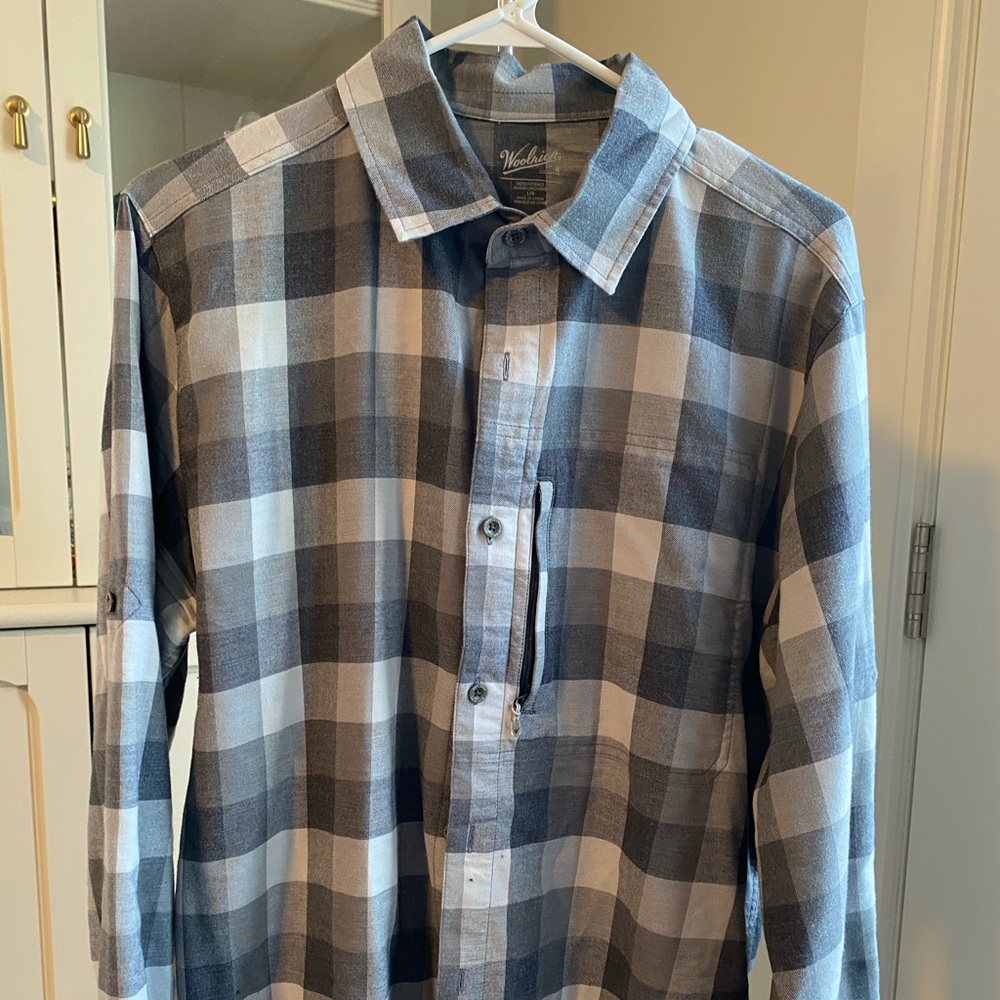 Woolrich Men’s Button Down/Flannel Shirt (Size L)